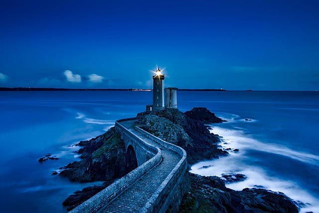 轰炸电话网页版